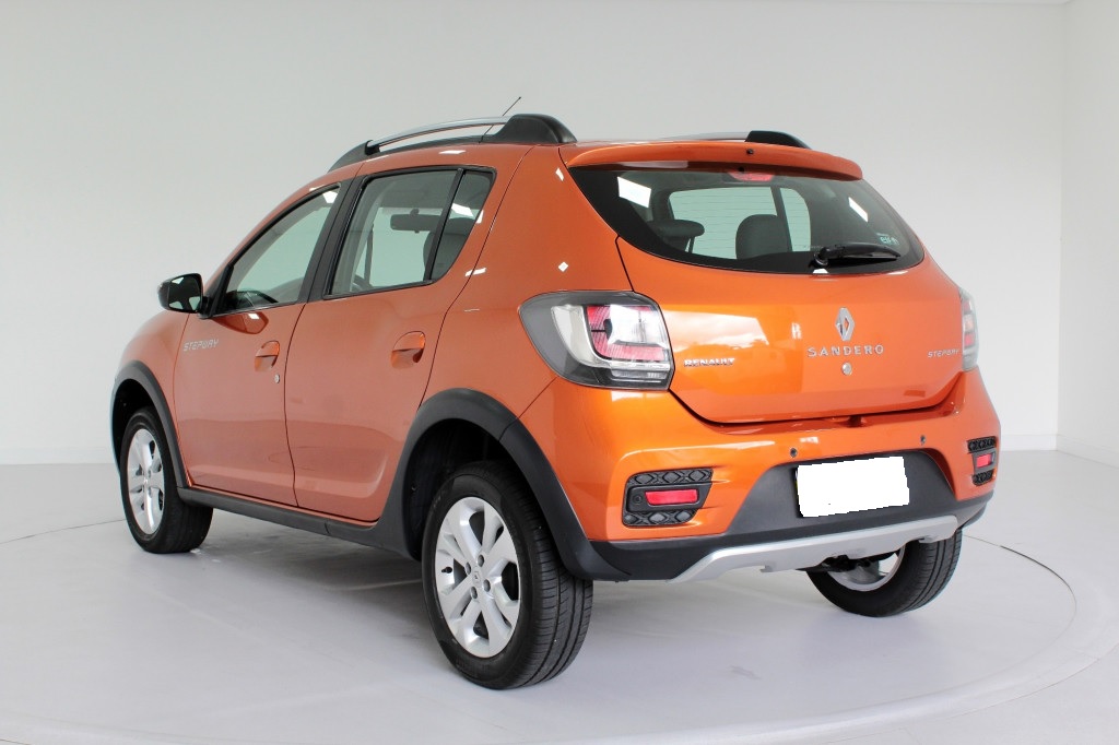 RENAULT SANDERO STEPWAY 1.6 FLEX 4P MANUAL – 2015 – LARANJA