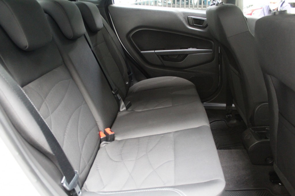 FORD NEW FIESTA SEL 1.6 SEDAN FLEX 4P AUTOMATIZADO 6M – 2017 – BRANCO