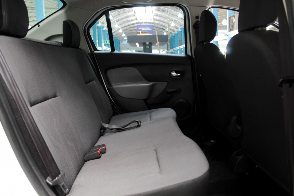 RENAULT LOGAN 1.6 EXPRESSION FLEX 4P MANUAL – 2017 – BRANCO