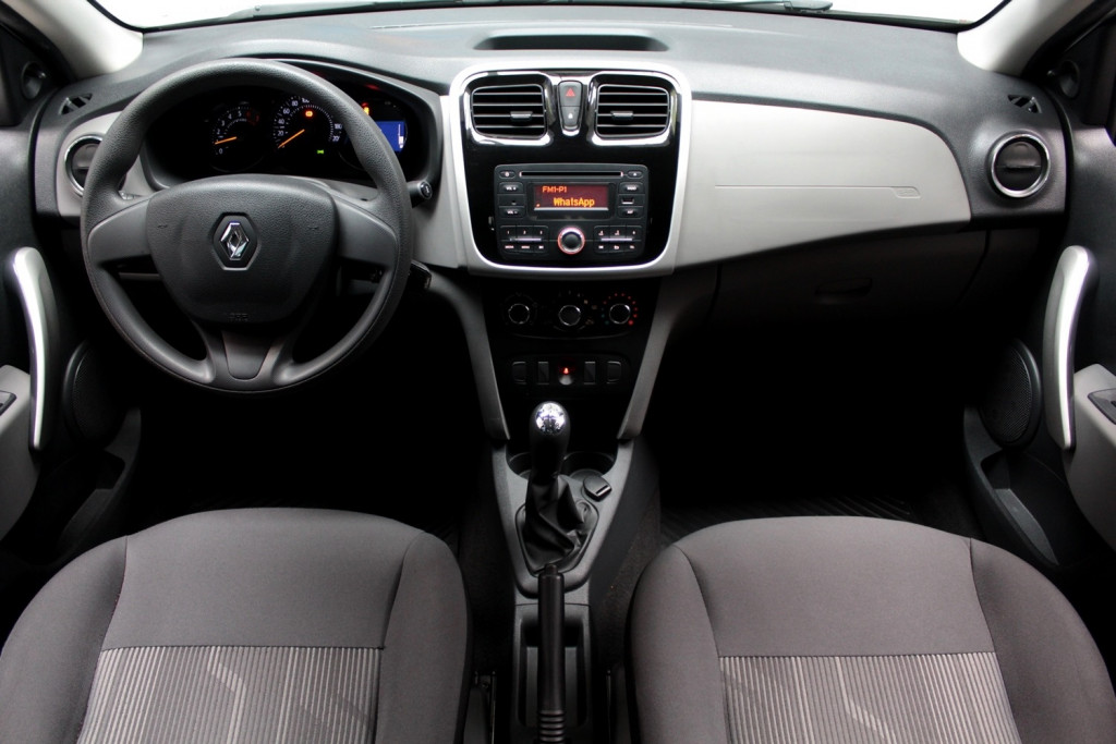 RENAULT LOGAN 1.6 EXPRESSION FLEX 4P MANUAL – 2017 – BRANCO