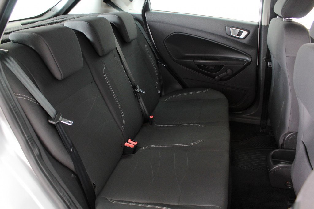 FORD NEW FIESTA 1.6 SE FLEX 4P MANUAL – 2017 – PRATA