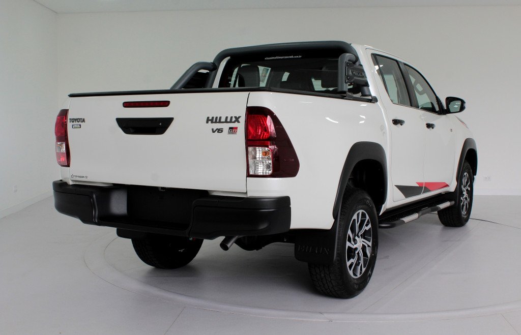 TOYOTA HILUX 4.0 V6 GR SPORT (GAZOO RACING) 4X4 CD 4P AUTOMÁTICO 6M – 2020 – BRANCO PÉROLA **0 KM**