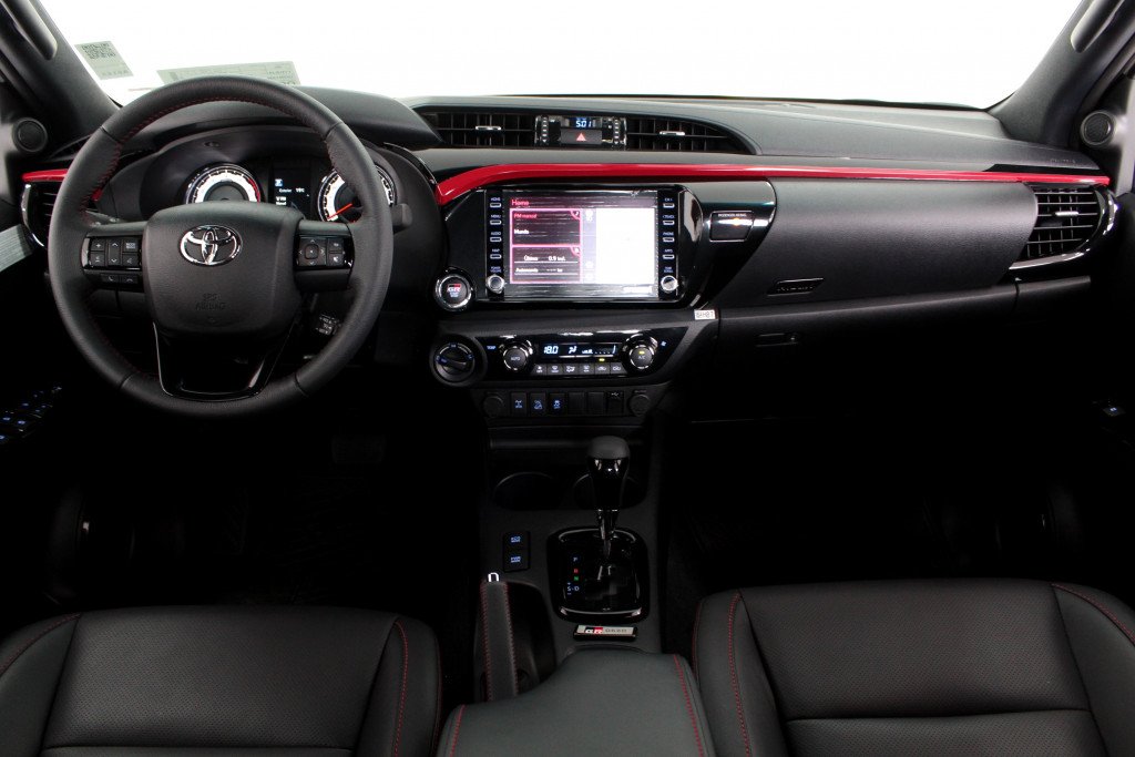 TOYOTA HILUX 4.0 V6 GR SPORT (GAZOO RACING) 4X4 CD 4P AUTOMÁTICO 6M – 2020 – BRANCO PÉROLA **0 KM**