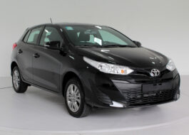 toyota yaris preto