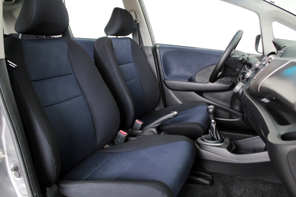 HONDA FIT 1.4 DX FLEX 4P MANUAL – 2013 – CINZA