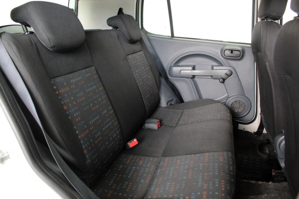 FIAT UNO 1.0 VIVACE FLEX 4P MANUAL – 2014 – BRANCO