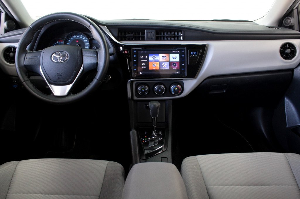 TOYOTA COROLLA 1.8 GLI UPPER FLEX 4P AUTOMÁTICO CVT 7M – 2019 – PRATA